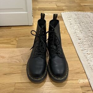 Dr Martens 1460 WOMEN'S SMOOTH LEATHER LACE UP BOOTS